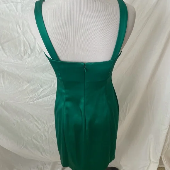 Green satin Calvin Klein dress. Size 2 - Picture 3 of 7